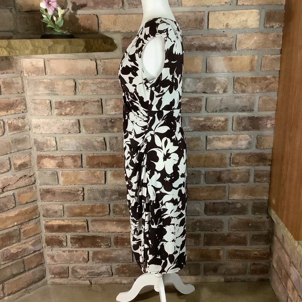 LAUREN RALPH LAUREN V-Neck Sleeveless Dark Brown/White Floral Dress - Picture 2 of 10